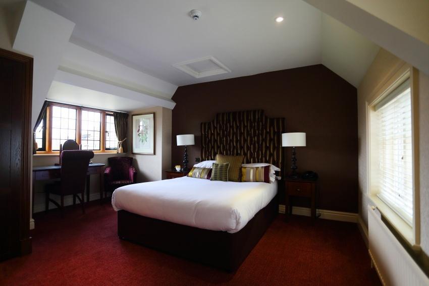 Inglewood Manor Hotel Ledsham  Ngoại thất bức ảnh